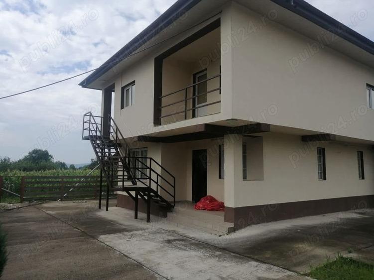 Casă cu 5 camere cu Teren 1400 Mp în Stâlpeni