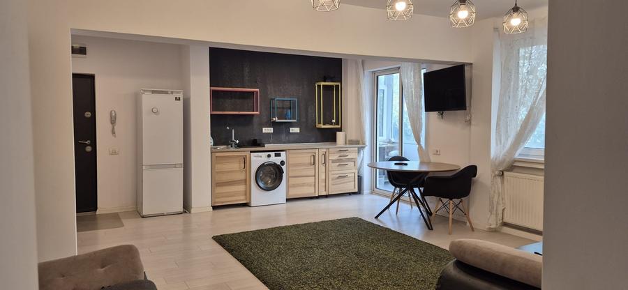 Apartament cu 3 camere semidecomandat în Dristor