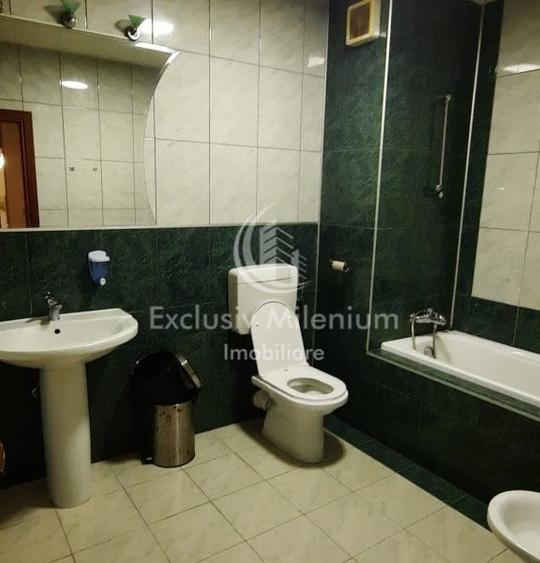 Casă individuală cu 7 camere cu Canalizare în P-ța Victoriei