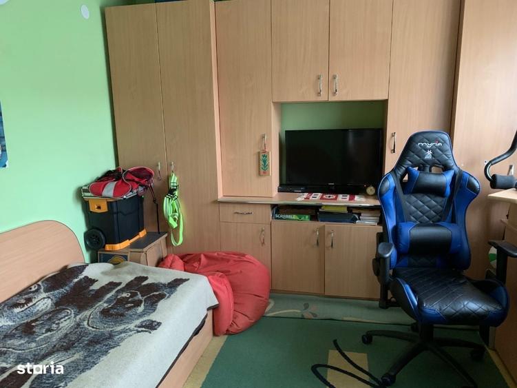 Apartament cu 3 camere în Micro 16