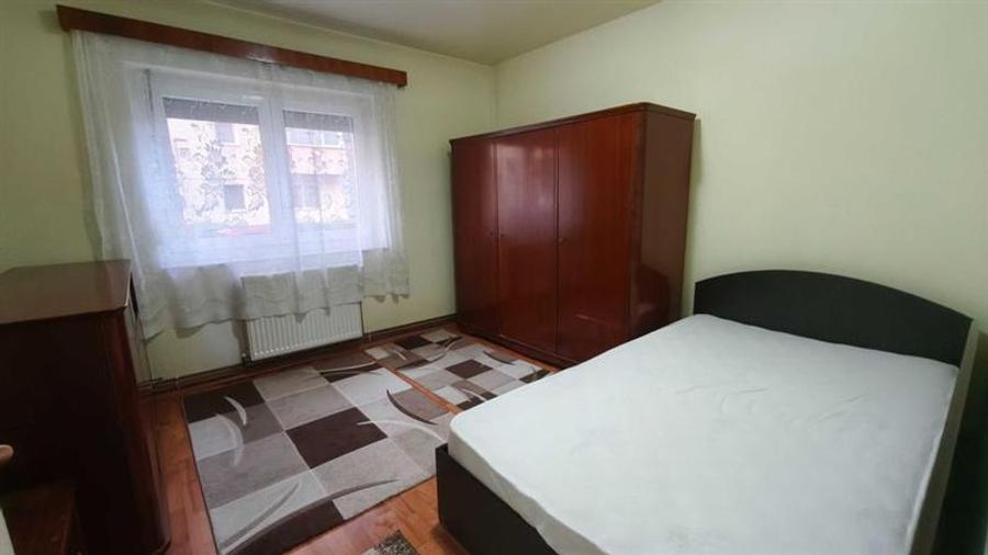 Apartament cu 3 camere decomandat, mobilat în Răcădău