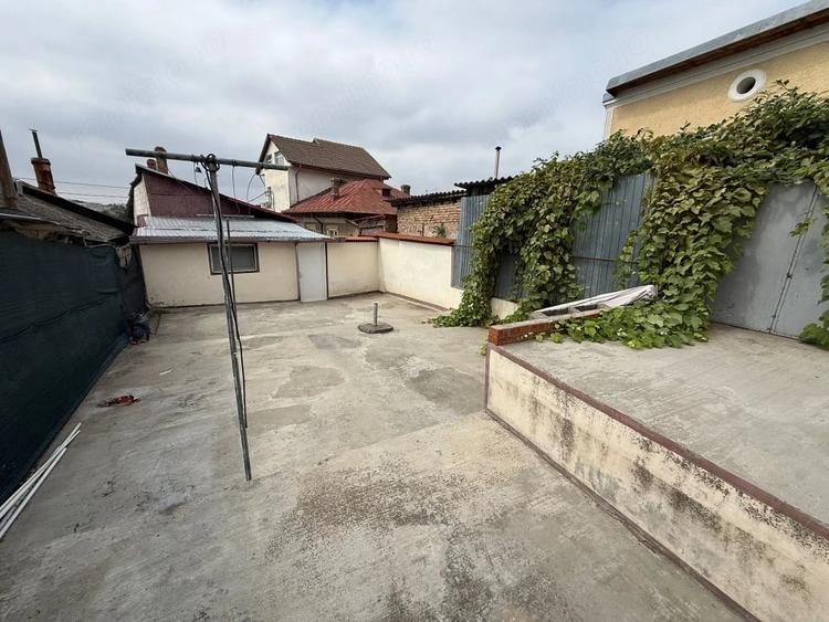 Casă cu 4 camere cu Teren 240 Mp în Păcii