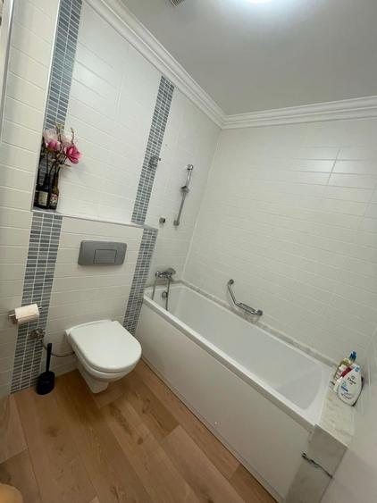 Apartament cu 4 camere decomandat în Lacul Tei