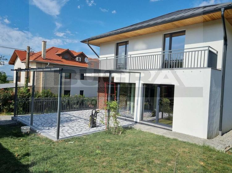 Casă individuală cu 5 camere cu Canalizare în Borhanci