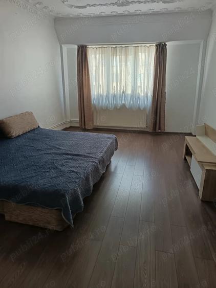 Apartament cu 3 camere decomandat în Micro 11