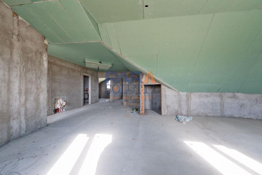Casă cu 6 camere cu Garaj în Bâra