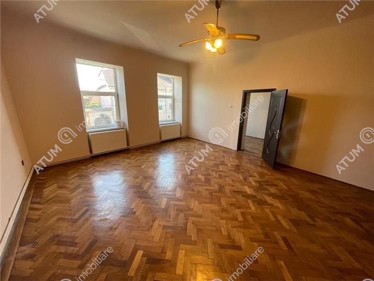 Apartament cu 2 camere semidecomandat, mobilat în Cisnădie