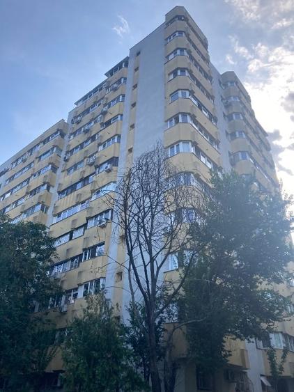 Apartament cu 4 camere decomandat în Colentina