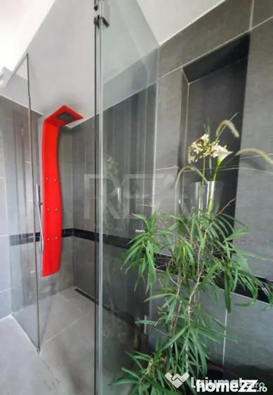 Apartament cu 5 camere decomandat în Matei Voievod