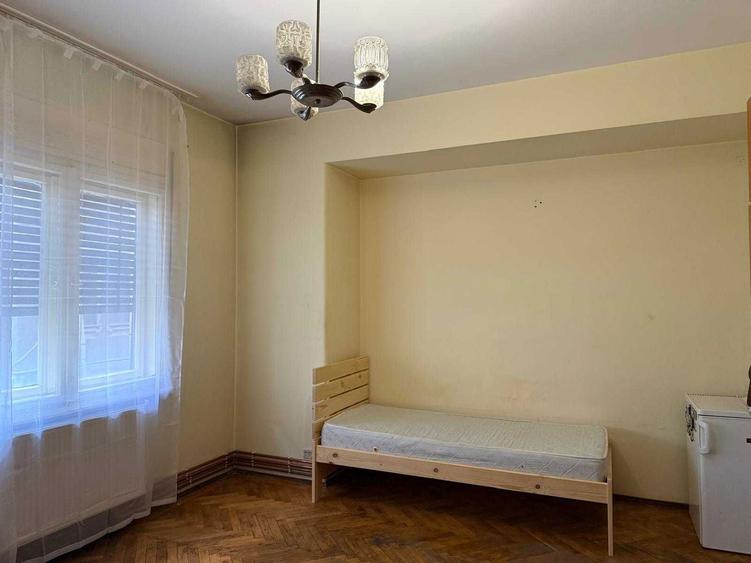 Garsonieră decomandată în Lahovari