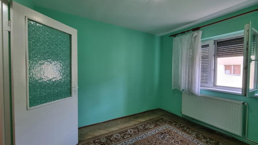 Apartament cu 3 camere decomandat în Micro 16