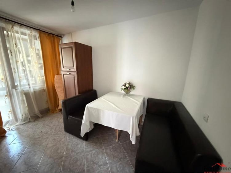 Apartament cu 3 camere decomandat în Sud