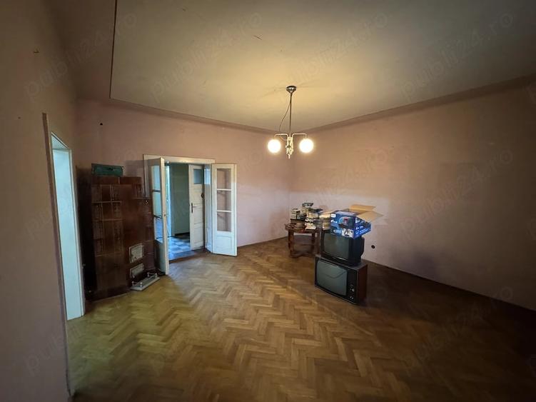 Casă cu 3 camere cu Teren 880 Mp în Central