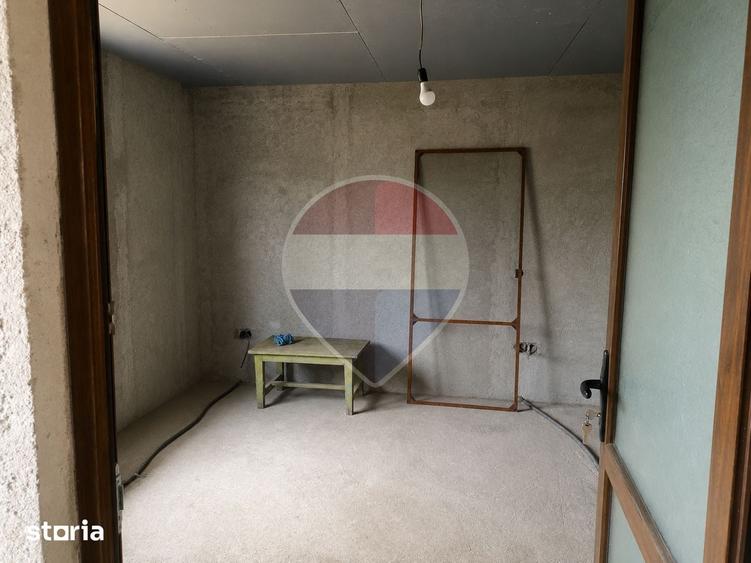 Casă cu 3 camere cu Teren 1200 Mp în Central
