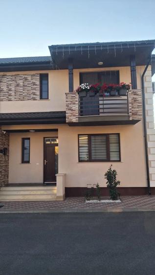 Casă cu 3 camere cu Teren 200 Mp în Central