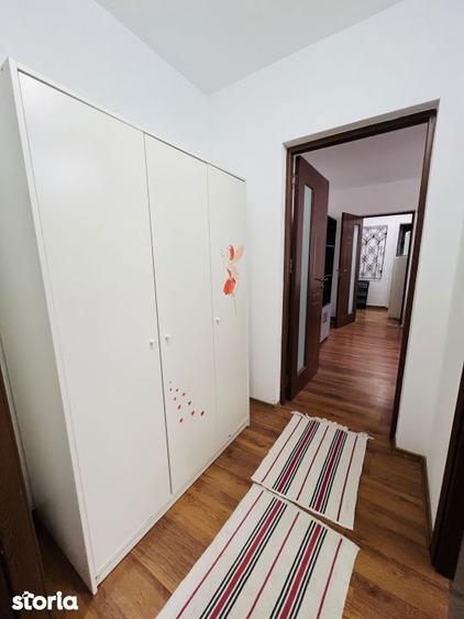 Apartament cu 2 camere semidecomandat, mobilat în Tei