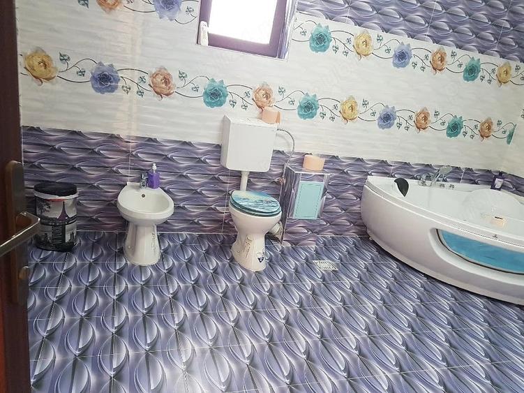Casă cu 6 camere cu Teren 485 Mp în Central