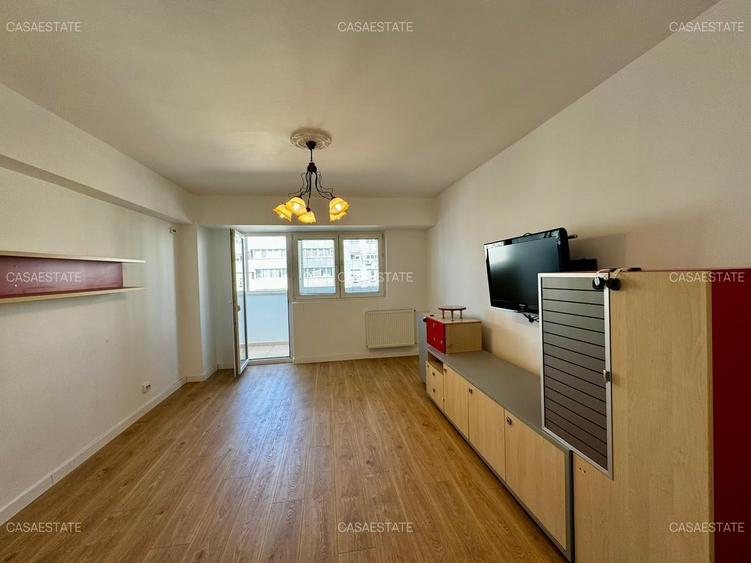 Apartament cu 3 camere decomandat în P-ța Victoriei