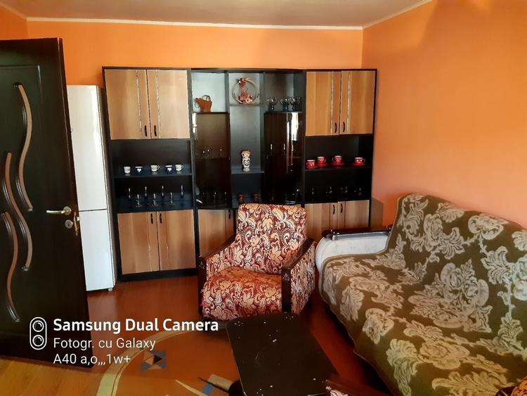 Apartament cu 2 camere decomandat în Polovragi