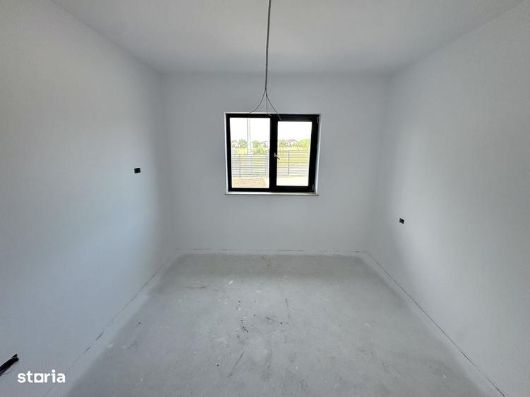 Casă cu 4 camere în Breazu
