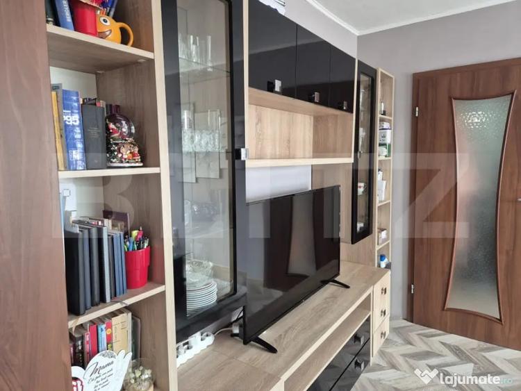 Apartament cu 3 camere semidecomandat în Florilor