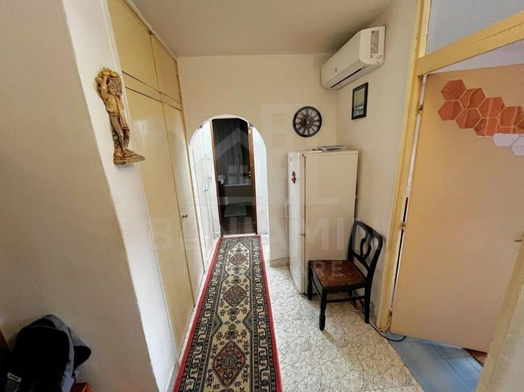 Apartament cu 2 camere decomandat în Rovine