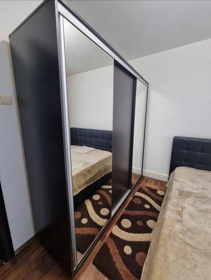 Apartament cu 2 camere semidecomandat în Craiovița Nouă