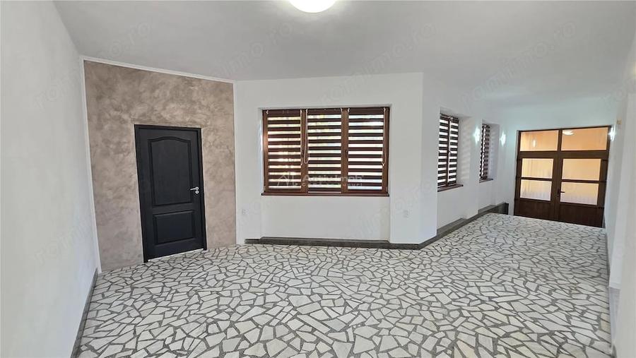 Spațiu comercial, de 130 mp, în Răcășdia