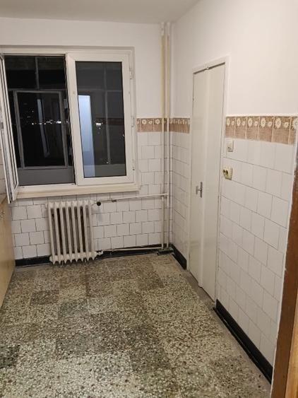 Apartament cu 3 camere semidecomandat, mobilat în Take Ionescu