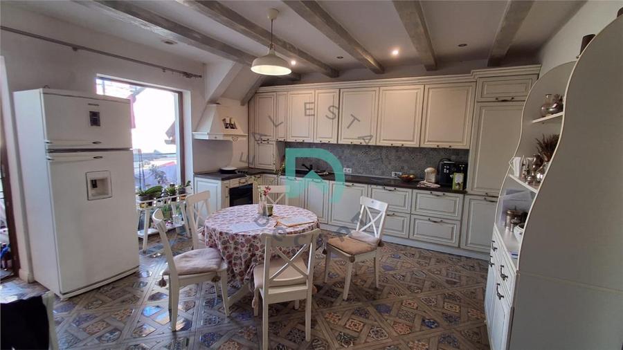 Apartament cu 5 camere decomandat, mobilat în Sub Arini