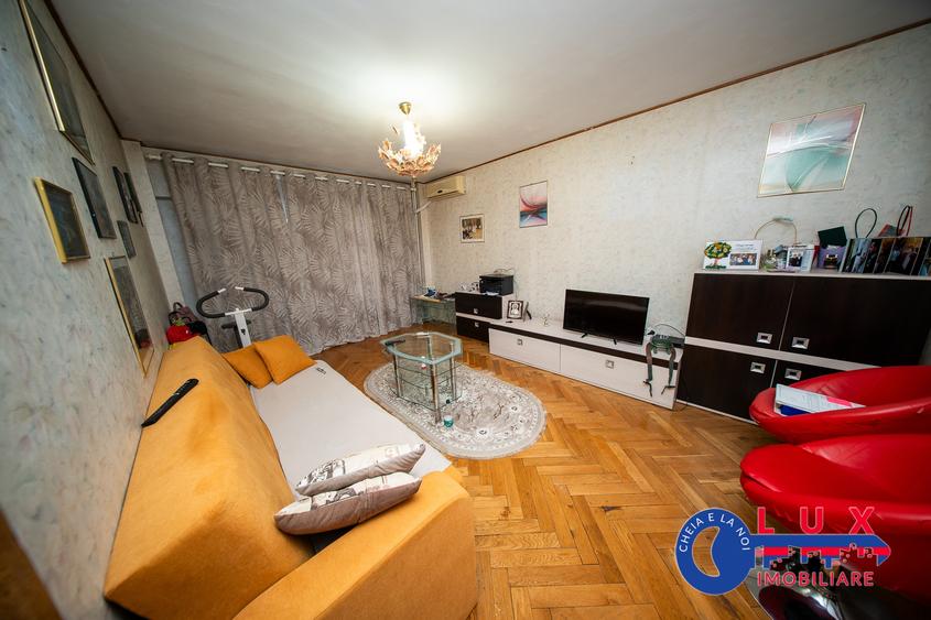 Apartament cu 3 camere decomandat în Central