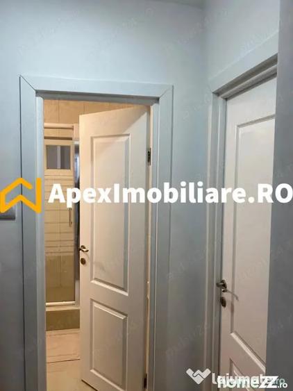 Apartament cu 3 camere semidecomandat, mobilat în Central