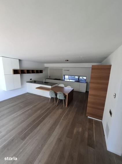 Casă cu 6 camere cu Teren 1000 Mp în Central