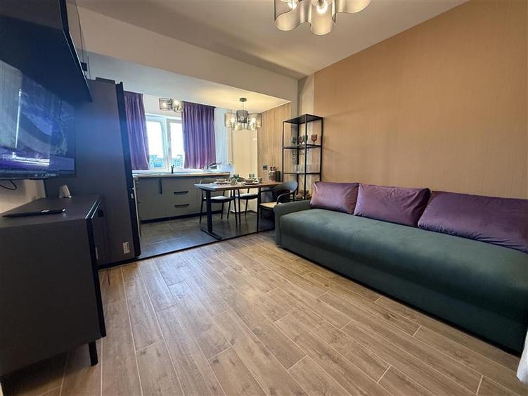 Apartament cu 3 camere decomandat în Ultracentral