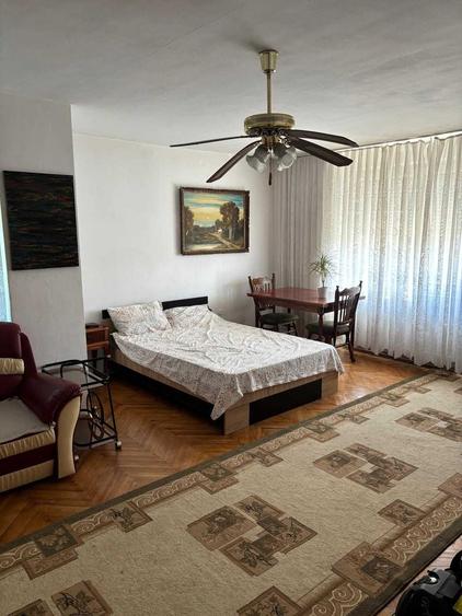Apartament cu 3 camere decomandat în Mureșeni