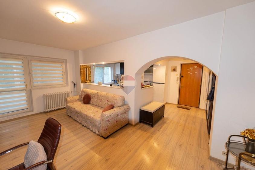 Apartament cu 2 camere semidecomandat, mobilat în Panduri