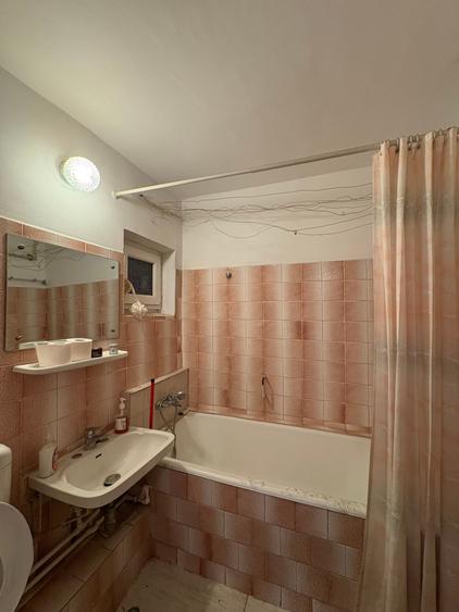 Apartament cu 3 camere decomandat în Titan