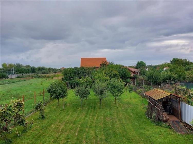 Casă individuală cu 8 camere cu Canalizare în Gai