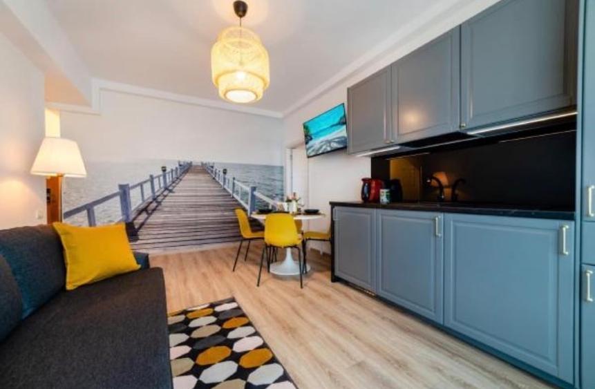 Apartament cu 2 camere semidecomandat, mobilat în Nord