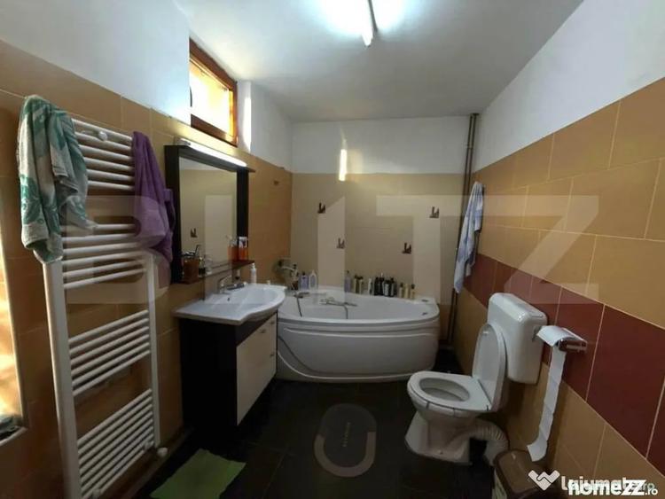 Casă cu 7 camere cu Teren 776 Mp în Păulești