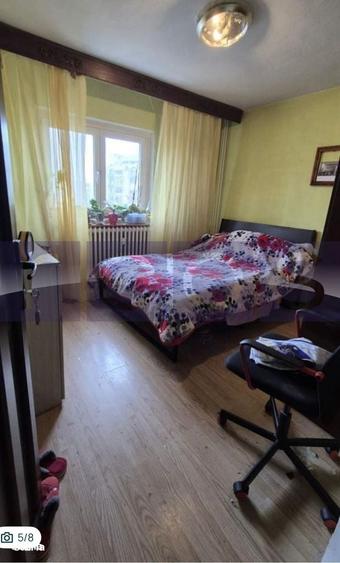 Apartament cu 4 camere semidecomandat în Crângași