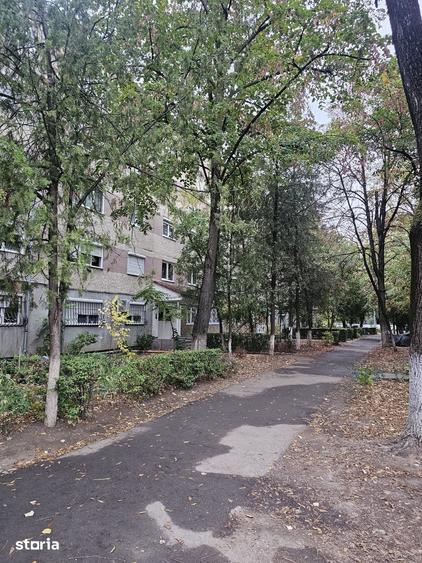 Apartament cu 3 camere decomandat în Nufărul