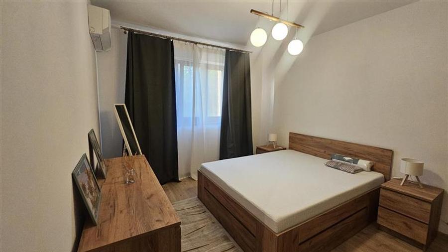Apartament cu 2 camere semidecomandat, mobilat în Pajura