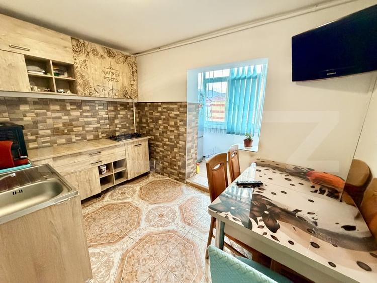 Apartament cu 3 camere decomandat, mobilat în Cetate