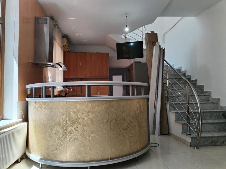 Apartament cu 5 camere decomandat în Calea Severinului