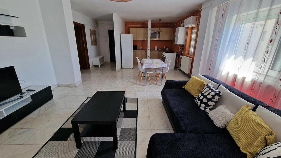 Apartament cu 3 camere decomandat în Exterior Vest