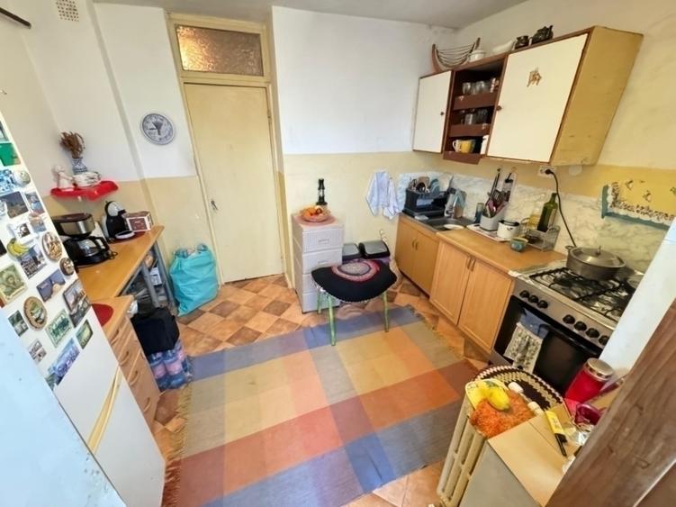 Apartament cu 3 camere decomandat în Nicolina