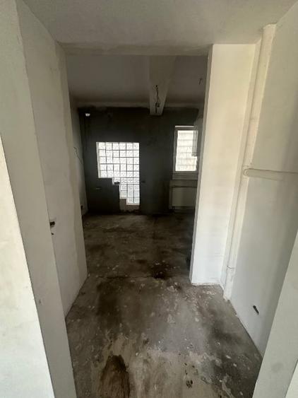 Apartament cu 3 camere semidecomandat în Cișmigiu