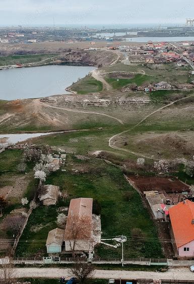 Teren de 2100 mp, în Limanu
