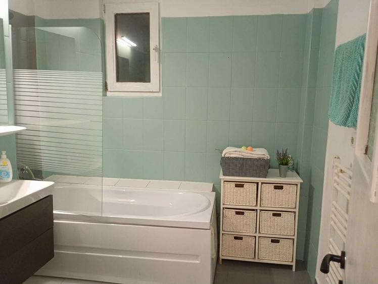 Apartament cu 3 camere decomandat în Florești
